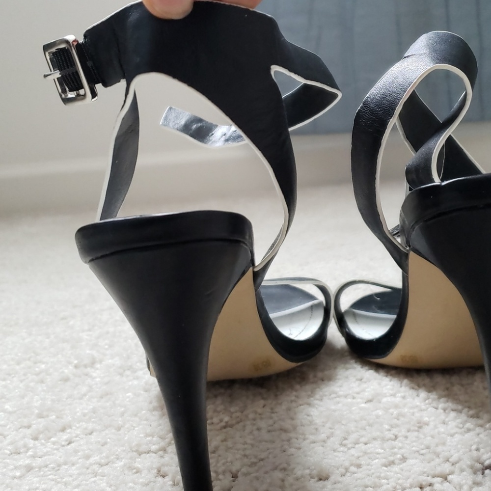 Heels - Picture 4 of 4